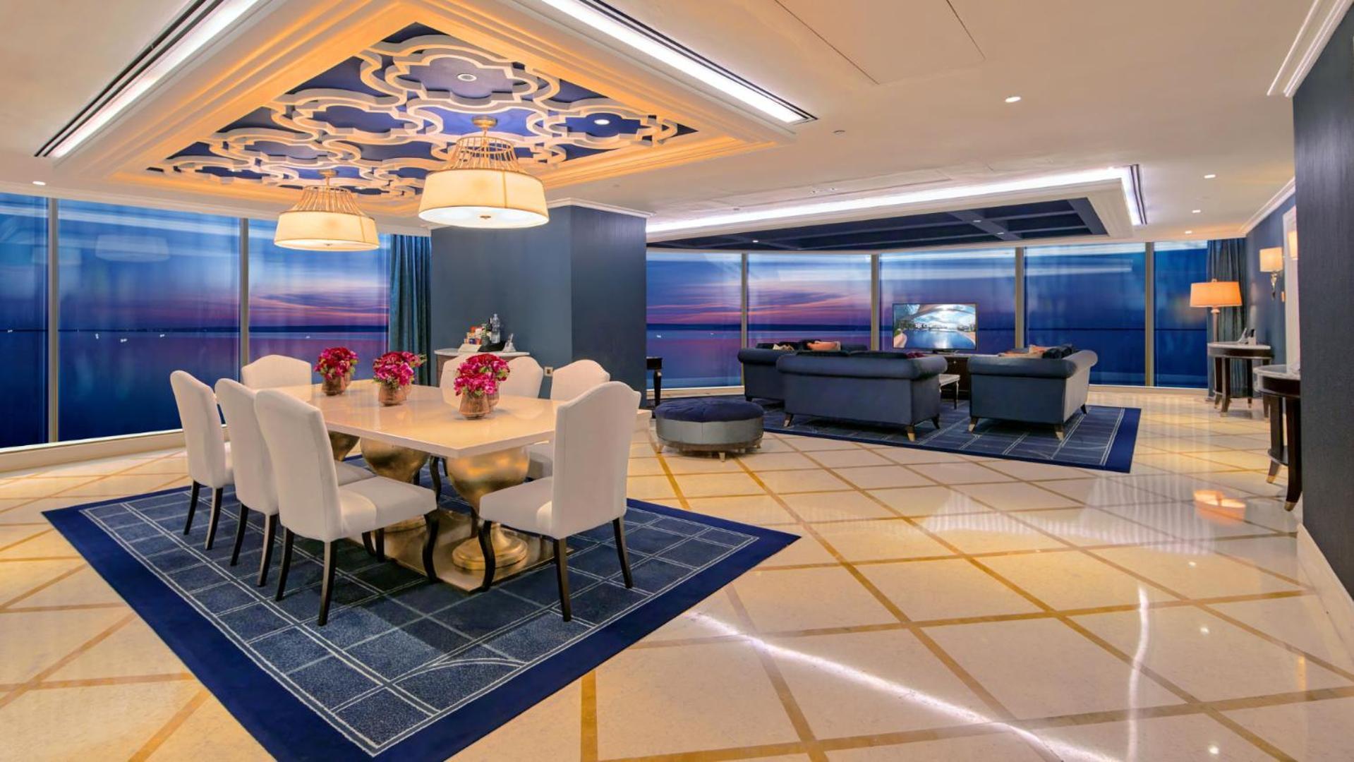 Hotel Okada Manila à Pasay Extérieur photo The interior of the 10000-square-foot (930 m2) presidential suite at the Atlantis Paradise Island resort.