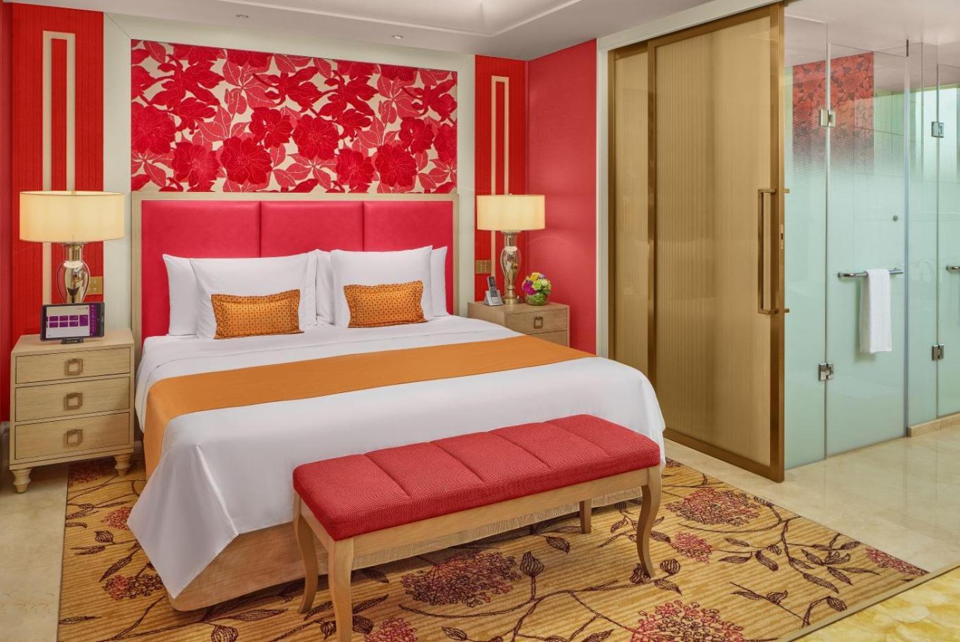 Hotel Okada Manila à Pasay Extérieur photo A bedroom at the Taj Bengal